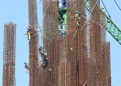 Workers in 3 regions to get pay hike .
